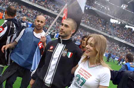 《生化9》直播内容引发两极反应 VR模式去留成焦点！