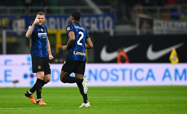 《锈湖》制作团队出席2025 WePlay！现场互动合影时段公开！