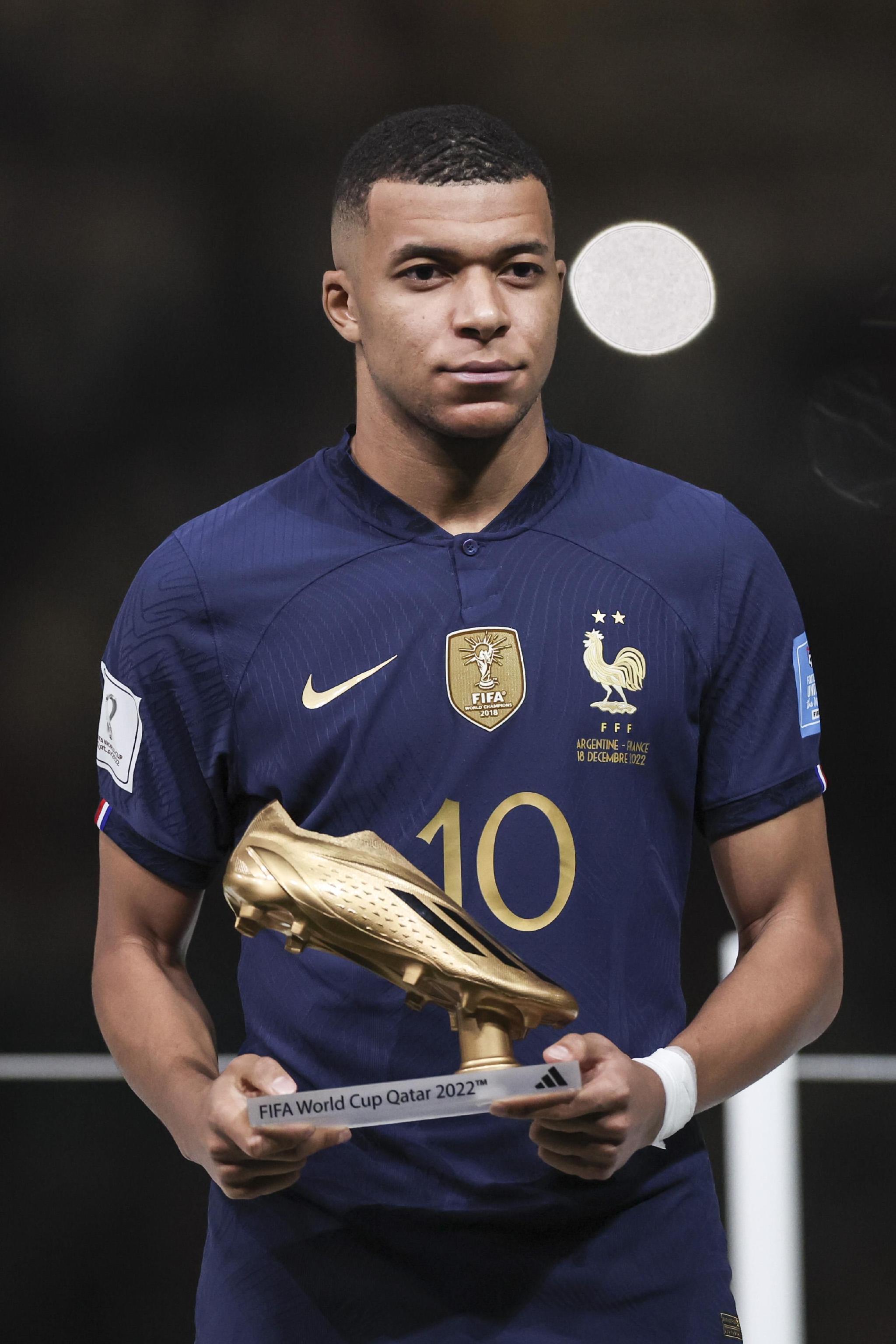 邵佳一升帐点兵26人，效仿扬科维奇战术？靠老将压阵，先抓防守